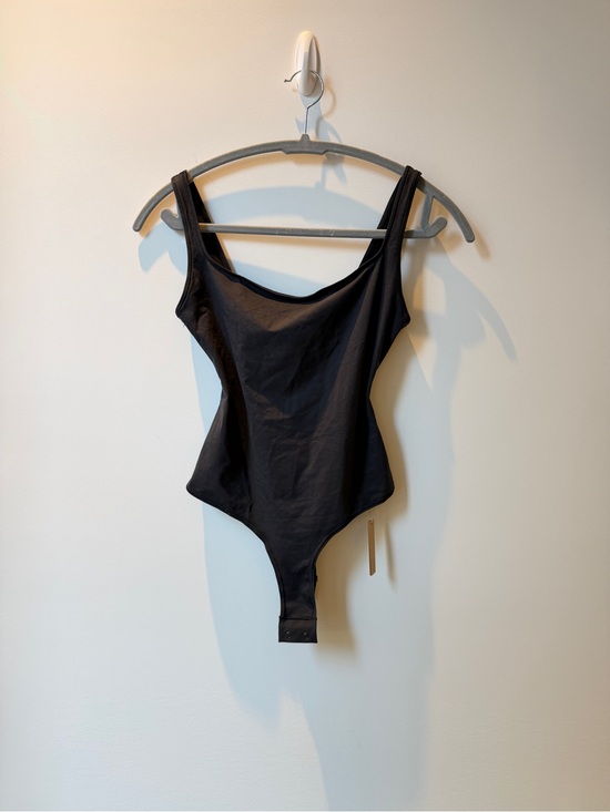 SKIMS Tops - Skims Black Scoop Neck Bodysuit